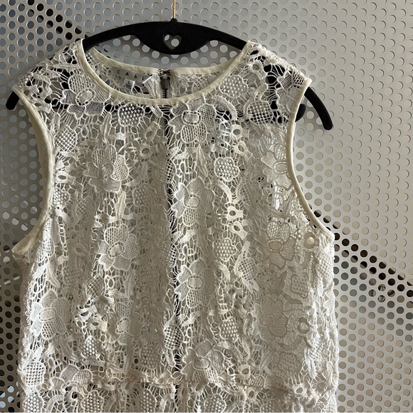 CAbi Open Knit Lace Peplum Sleeveless Top Size Large in White GUC - Picture 11 of 11